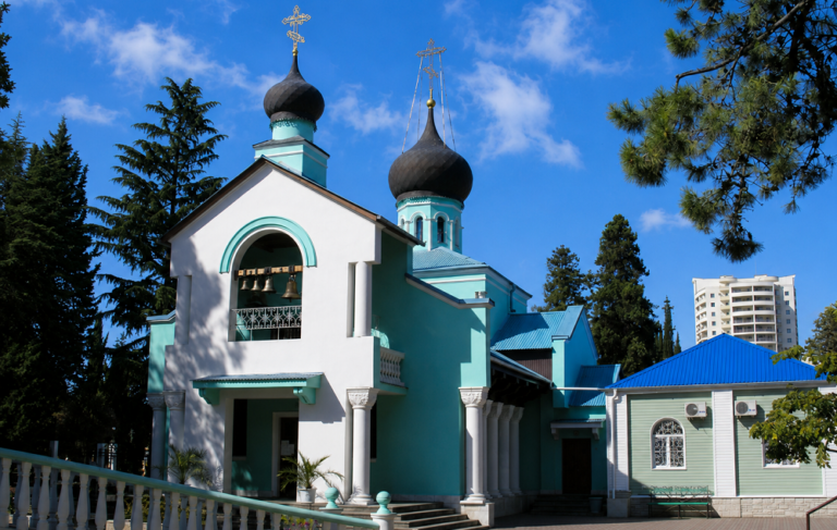 храм Святой Троицы в Адлере